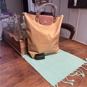 NWT Longchamp Le Pliage M Tote